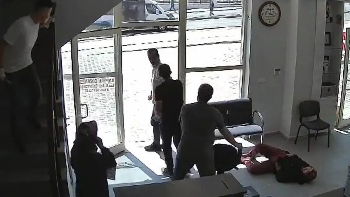 Eczanede cani koca dehşeti! Eşini, herkesin gözü önünde defalarca bıçakladı